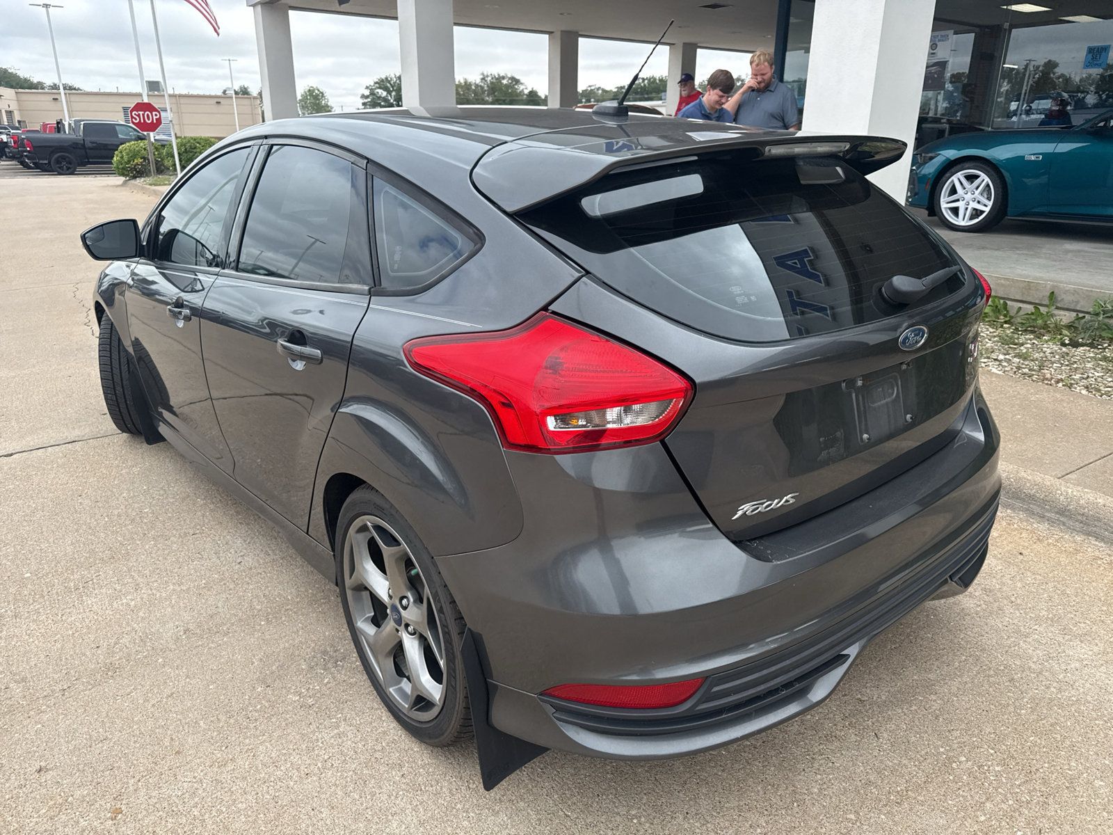 Used 2017 Ford Focus ST FWD image 8