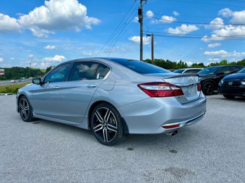Used 2017 Honda Accord Sport Special Edition image 3
