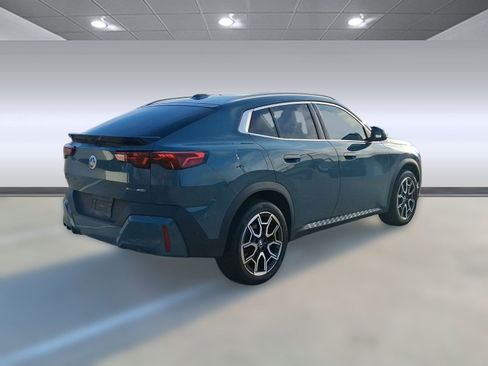 Used 2025 BMW X2 xDrive28i w/ Premium Package image 9