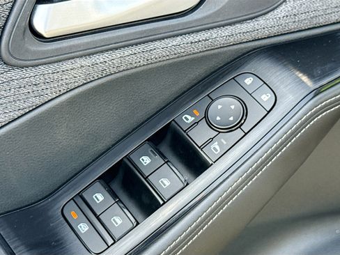 Used 2023 Nissan Rogue SV image 8