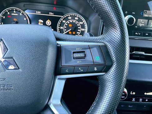 Used 2024 Mitsubishi Outlander SE Black Edition image 12