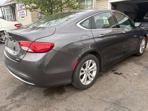 Used 2015 Chrysler 200 Limited w/ Convenience Group FWD image 4