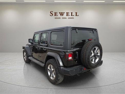 Used 2019 Jeep Wrangler Unlimited Sahara image 3