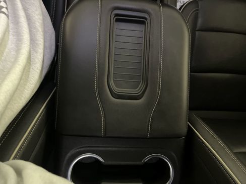 Used 2024 GMC Yukon XL SLT image 23