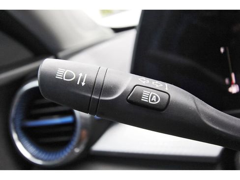 Used 2025 Chevrolet Trax LT w/ Driver Confidence Package image 17