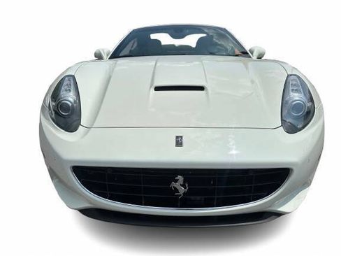Used 2014 Ferrari California RWD image 8