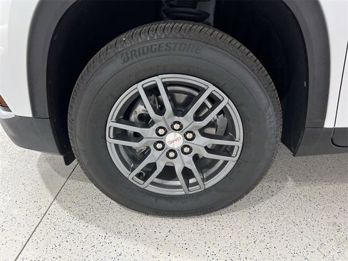 Used 2025 GMC Acadia Elevation image 29