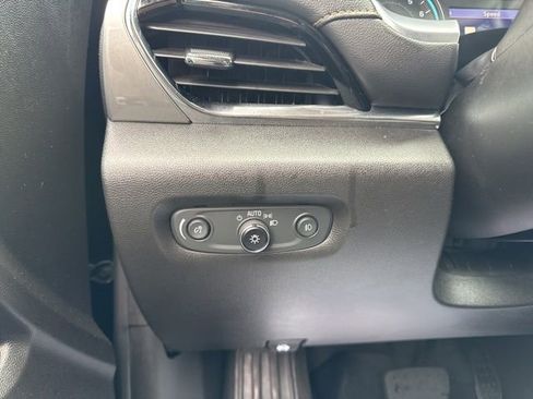 Used 2021 Chevrolet Traverse RS image 23