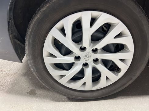 Used 2019 Toyota Corolla LE image 38