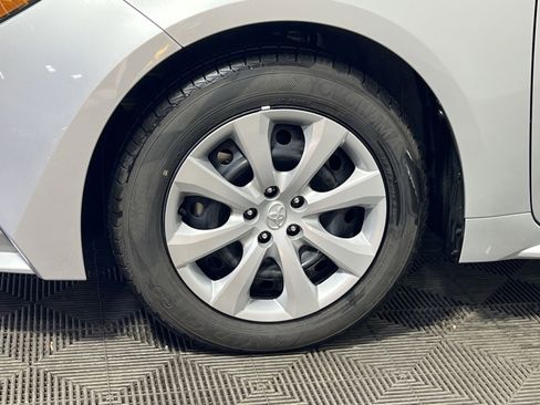 Used 2025 Toyota Corolla LE image 12