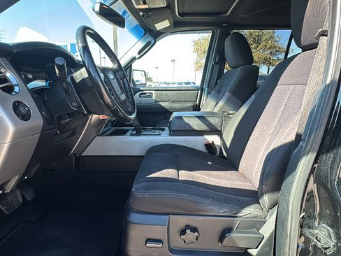 Used 2016 Ford Expedition XLT image 9