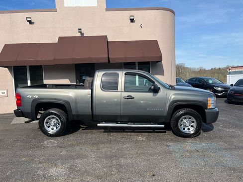 Used 2011 Chevrolet Silverado 1500 W/T w/ LS Package AWD/4WD image 4