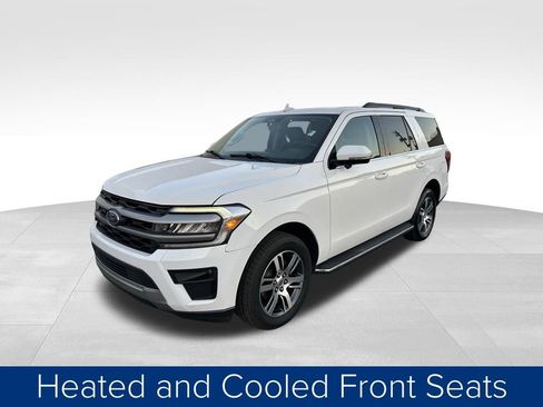 Used 2022 Ford Expedition XLT image 15