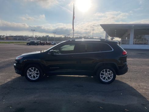 Used 2018 Jeep Cherokee Latitude Plus image 5