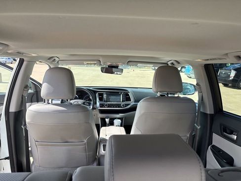 Used 2017 Toyota Highlander Limited image 23
