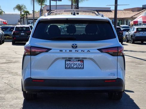 Used 2022 Toyota Sienna XLE image 7