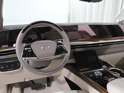 New 2025 Cadillac Escalade Premium Luxury Platinum w/ LPO, Floor Liner Package image 7