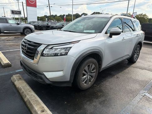 Used 2022 Nissan Pathfinder SV FWD image 1