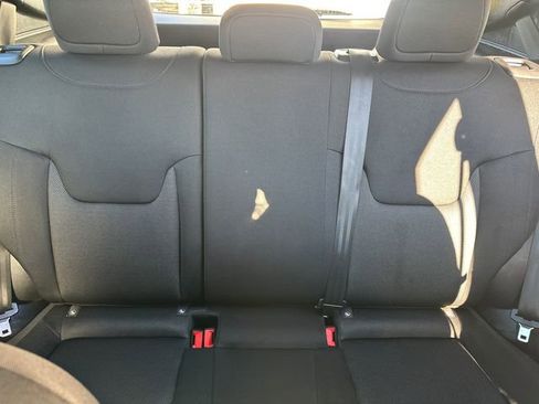 Used 2019 Jeep Renegade Sport image 36