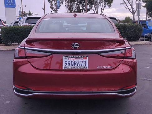 Used 2025 Lexus ES 300h w/ Premium Package image 7