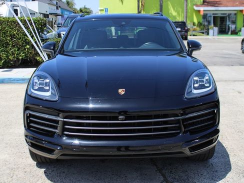 Used 2023 Porsche Cayenne Platinum Edition image 9