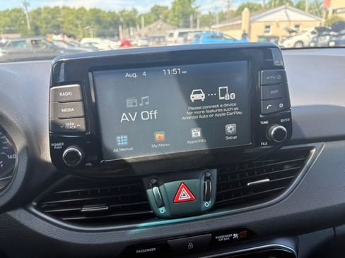 Used 2019 Hyundai Elantra GT FWD image 10