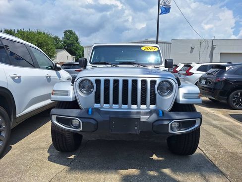 Used 2023 Jeep Wrangler Unlimited Sahara AWD/4WD image 2