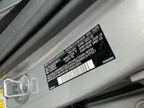 Certified 2025 Volvo XC40 B5 Plus image 31