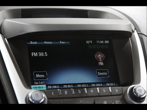 Used 2017 Chevrolet Equinox Premier w/ Enhanced Convenience Package AWD/4WD image 10