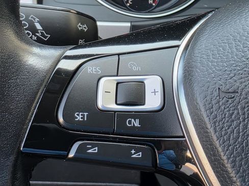 Used 2018 Volkswagen Atlas SE AWD/4WD image 25