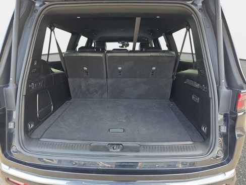 Used 2024 Jeep Wagoneer L Series II RWD image 12