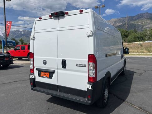 Used 2024 RAM ProMaster 2500 w/ Convenience Group FWD image 8