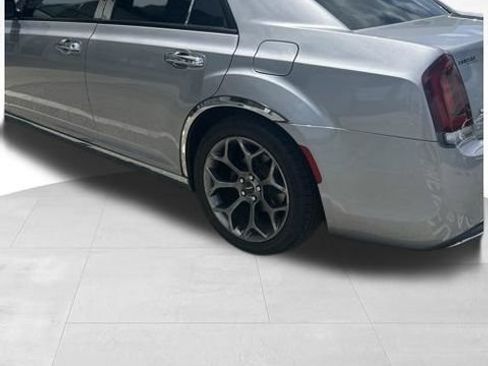 Used 2018 Chrysler 300 S w/ 300S Premium Group RWD image 5