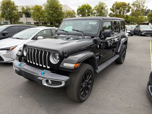Used 2023 Jeep Wrangler Unlimited Sahara w/ Cold Weather Group AWD/4WD image 1