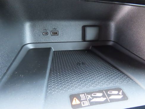New 2026 Chevrolet Traverse High Country w/ LPO, Floor Liner Package AWD/4WD image 12