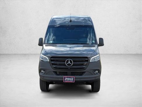Used 2023 Mercedes-Benz Sprinter 2500 image 2