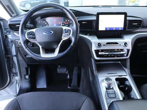 Used 2021 Ford Explorer XLT AWD/4WD image 17