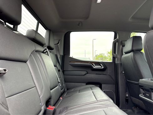 Used 2022 Chevrolet Silverado 1500 LT Trail Boss w/ Convenience Package II image 12