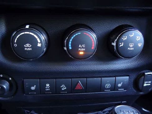 Used 2016 Jeep Wrangler Unlimited Rubicon AWD/4WD image 28