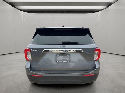Used 2024 Ford Explorer XLT image 3
