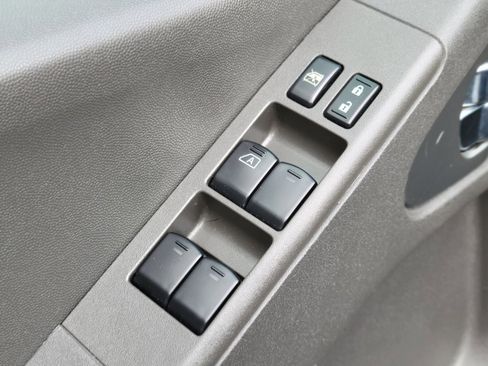 Used 2018 Nissan Frontier PRO-4X image 18