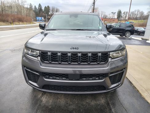 New 2026 Jeep Grand Cherokee Altitude image 3