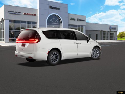 New 2027 Chrysler Pacifica Select AWD/4WD image 8