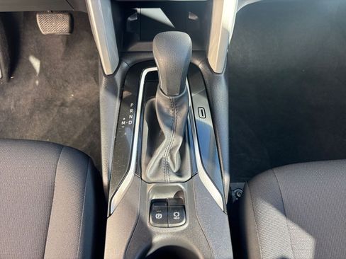 Used 2025 Toyota Corolla Cross LE image 41