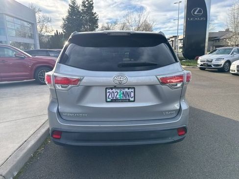 Used 2015 Toyota Highlander LE image 6