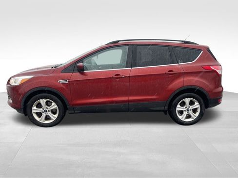 Used 2016 Ford Escape SE w/ Equipment Group 201A image 4