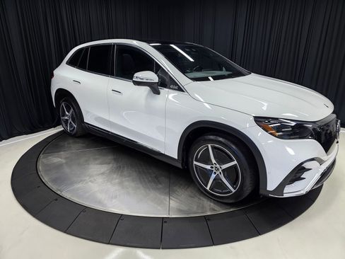 Used 2023 Mercedes-Benz EQE 500 4MATIC SUV w/ Exclusive Trim Package image 12