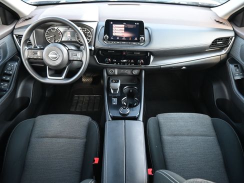 Used 2023 Nissan Rogue SV image 3