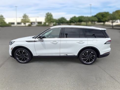 Certified 2020 Lincoln Aviator Reserve w/ Equipment Group 202A AWD/4WD image 4