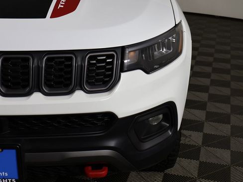 Used 2025 Jeep Compass Trailhawk AWD/4WD image 12